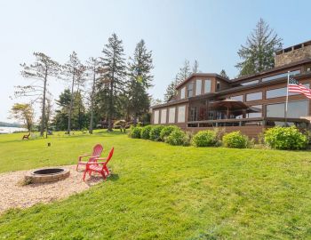 A Unique Estate with Two Homes A Unique Estate with Two Homes