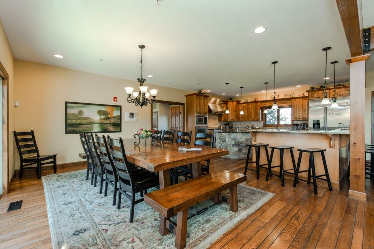 Beyond Bliss Dining Area Deep Creek Lake