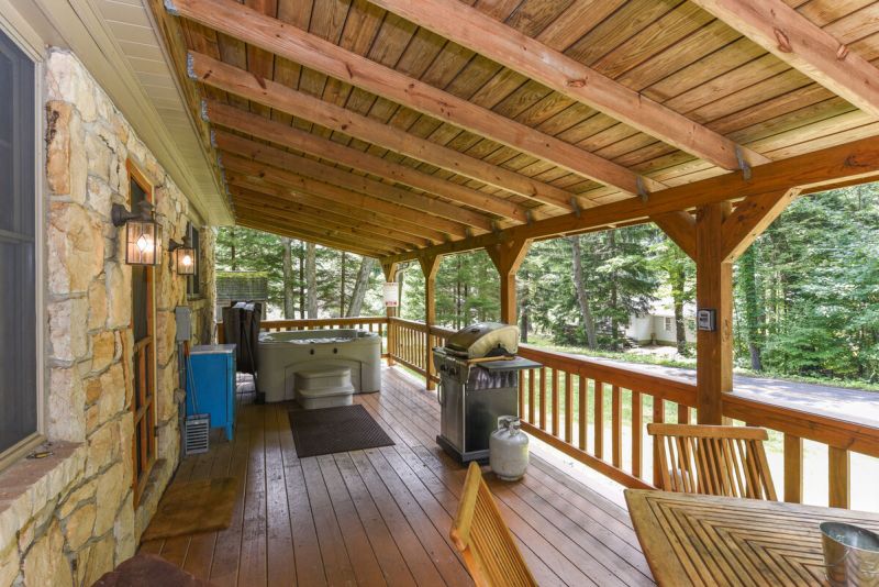 Deck at Cozy Cottage Deep Creek Lake